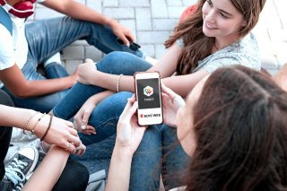 Les jeunes utilisent de plus en plus ces moyens de paiement numériques et ont vite fait de trop dépenser